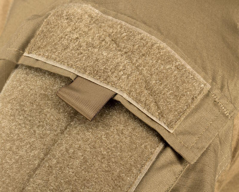 Armene er lavet med velcro, så man kan sætte delingsmærker/patches på